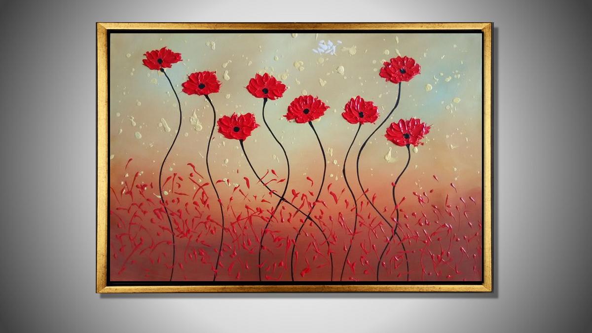 Handgemaltes Ölbild rote Mohnblumen im Wind auf Leinwand, lange Stiele vor Salbei, Beige und Rot, mit goldenem Rahmen – Beispiel im Raum