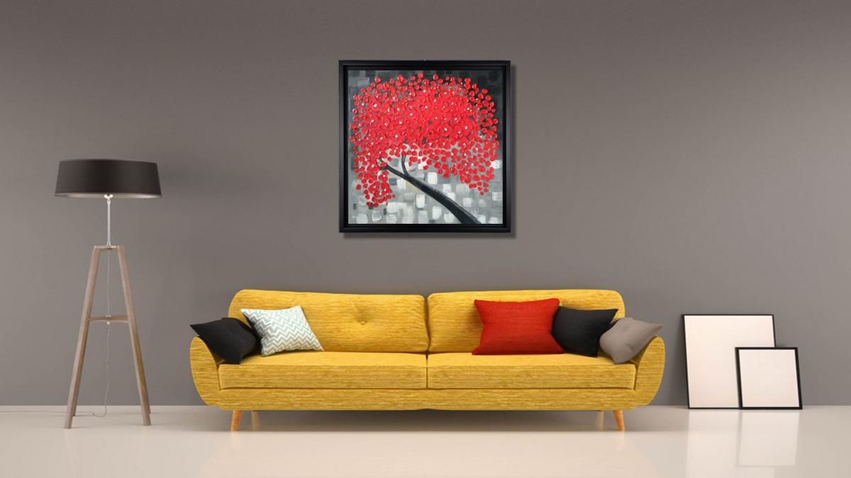 Handgemaltes Ölbild roter Blütenbaum auf Leinwand, Spachteltupfen in Rot vor grauem Mosaikhintergrund, mit schwarzem Rahmen – Beispiel im Raum