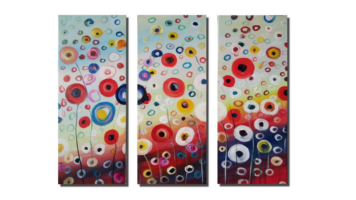 Handgemaltes Ölbild-Set mit bunten Kreisblumen auf Leinwand, drei Teile in Rot, Blau und Gelb – Beispiel im Raum