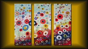 Handgemaltes Ölbild-Set mit bunten Kreisblumen auf Leinwand, drei Teile in Rot, Blau und Gelb – Beispiel im Raum