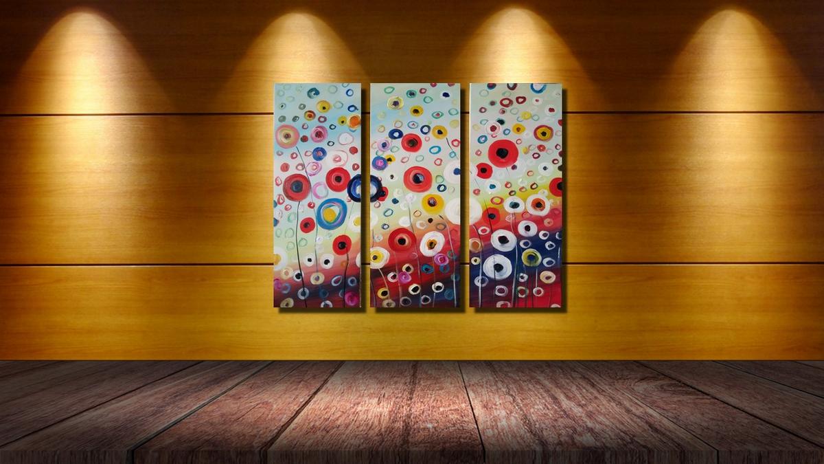 Handgemaltes Ölbild-Set mit bunten Kreisblumen auf Leinwand, drei Teile in Rot, Blau und Gelb – Beispiel im Raum