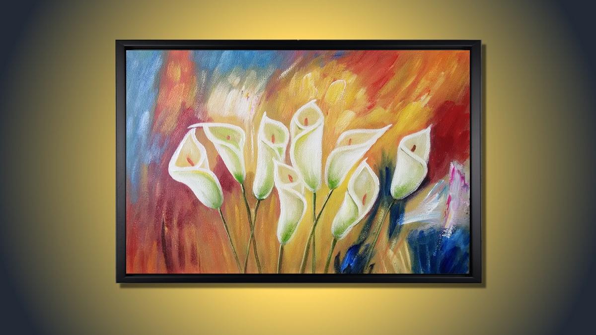 Handgemaltes Ölbild weisse Calla-Lilien auf Leinwand vor warmem Hintergrund in Orange, Rot und Gold, mit schwarzem Rahmen – Beispiel im Raum