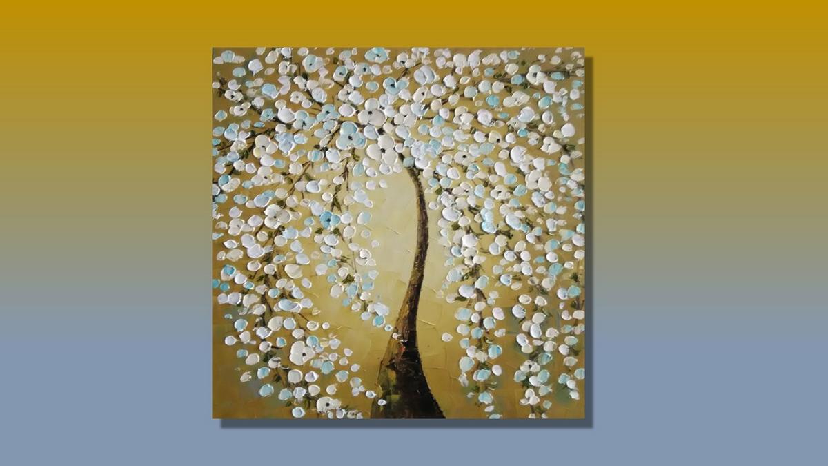 Handgemaltes Ölbild Baum mit weissen Blüten auf Leinwand, Spachtelrelief auf goldenem Hintergrund – Beispiel im Raum