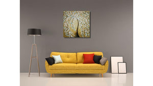 Handgemaltes Ölbild Baum mit weissen Blüten auf Leinwand, Spachtelrelief auf goldenem Hintergrund – Beispiel im Raum