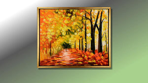 Handgemaltes Ölbild leuchtende Herbstallee mit Spaziergänger auf Leinwand, Gold, Orange und Rot, Spachtel, mit goldenem Rahmen – Beispiel im Raum