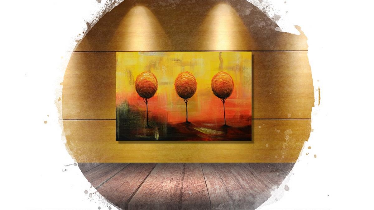 Handgemaltes Ölbild drei Bäume im Abendrot auf Leinwand, Orange, Gold und Rot mit Spiegelung – Beispiel im Raum