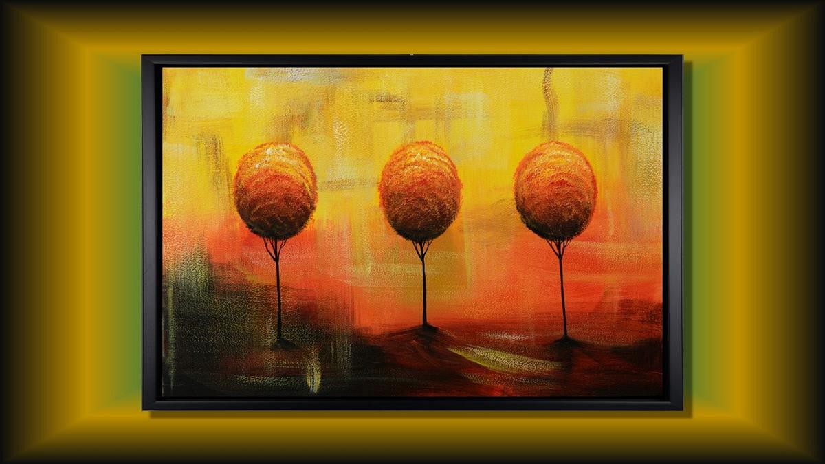 Handgemaltes Ölbild drei Bäume im Abendrot auf Leinwand, Orange, Gold und Rot mit Spiegelung, mit schwarzem Rahmen – Beispiel im Raum