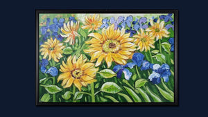 Handgemaltes Ölbild Sonnenblumen und Iris auf Leinwand, Blumenbild in Gelb, Blau und Grün, mit schwarzem Rahmen – Beispiel im Raum