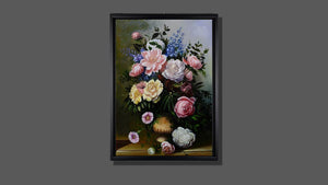 Handgemaltes Ölbild klassischer Rosenstrauss auf Leinwand, Rosen in Rosa und Weiss vor dunklem Hintergrund, mit schwarzem Rahmen – Beispiel im Raum