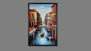 Handgemaltes Ölbild Venedig Kanal mit Gondel auf Leinwand, Hochformat in Blau und Terrakotta, Spachteltechnik, mit schwarzem Rahmen – Beispiel im Raum