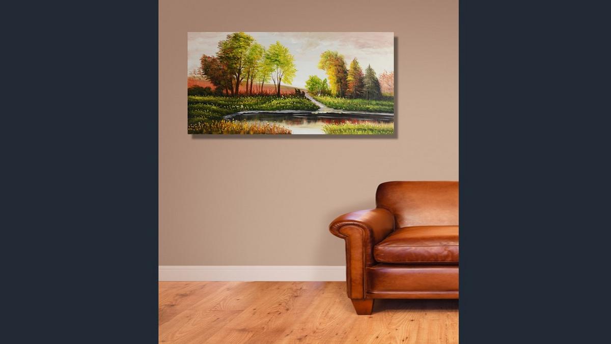 Handgemaltes Ölbild Flusslandschaft auf Leinwand, bunte Herbstbäume und Spiegelungen im Wasser – Beispiel im Raum