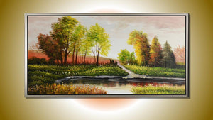 Handgemaltes Ölbild Flusslandschaft auf Leinwand, bunte Herbstbäume und Spiegelungen im Wasser, mit silbernem Rahmen – Beispiel im Raum