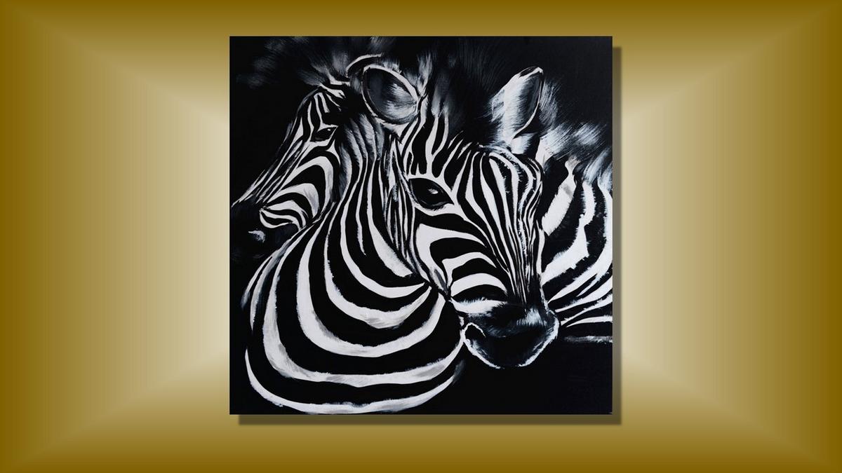 Handgemaltes Ölbild zwei Zebras auf Leinwand, grafische Schwarz-Weiss-Streifen vor schwarzem Hintergrund – Beispiel im Raum