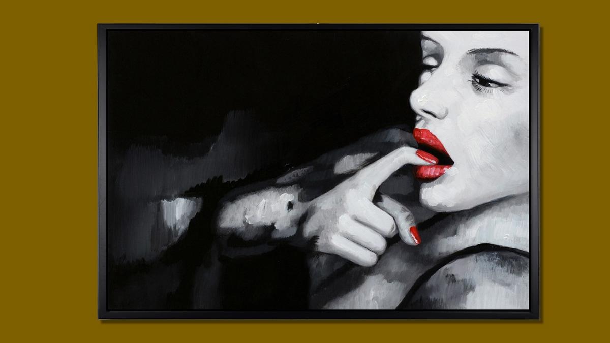Handgemaltes Ölbild Frauenporträt auf Leinwand, Schwarz-Weiss mit leuchtend roten Lippen, glamourös, mit schwarzem Rahmen – Beispiel im Raum
