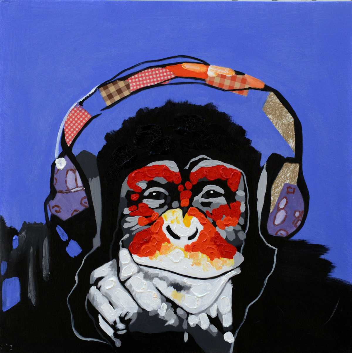Handgemaltes Ölbild Affe mit Kopfhörern auf Leinwand, Pop-Art in Rot und Orange vor blauem Hintergrund
