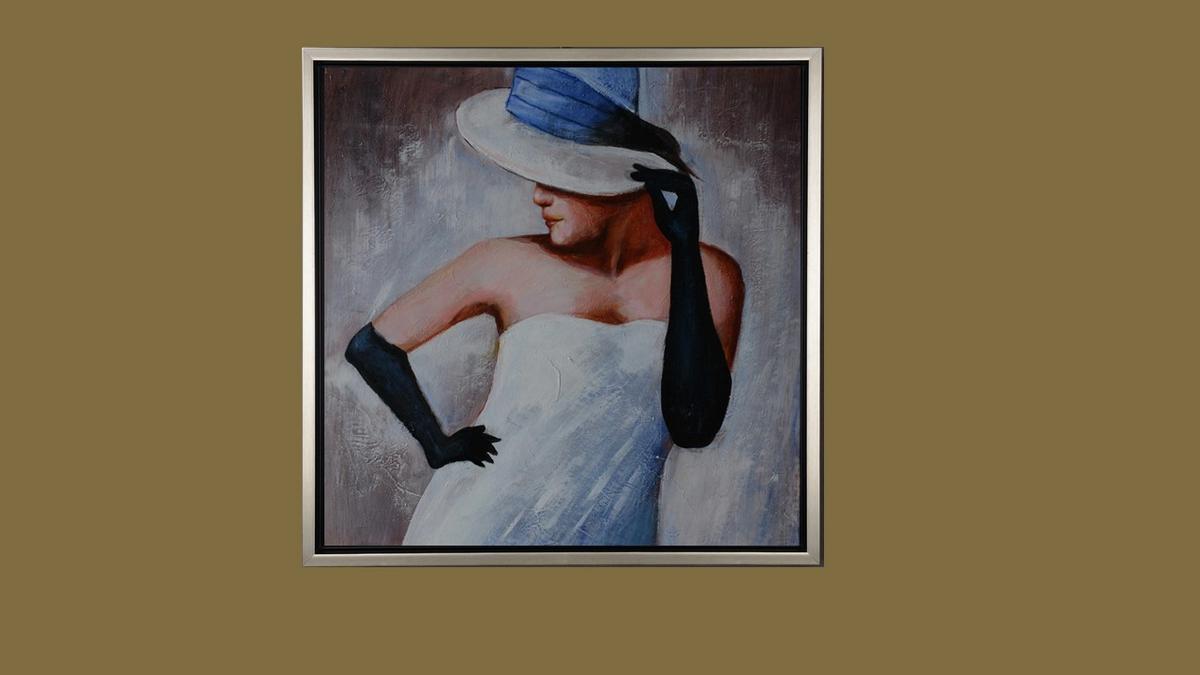 Handgemaltes Ölbild elegante Dame mit Hut auf Leinwand, weisses Kleid und schwarze Handschuhe in Grau, mit silbernem Rahmen – Beispiel im Raum
