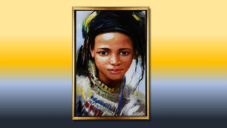 Handgemaltes Ölbild Porträt afrikanisches Mädchen auf Leinwand, Kopfschmuck und bunte Perlenkette, mit goldenem Rahmen – Beispiel im Raum