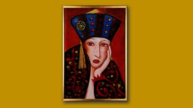 Handgemaltes Ölbild Dame mit orientalischem Hut auf Leinwand, Blau und Gold, roter Hintergrund, mit goldenem Rahmen – Beispiel im Raum