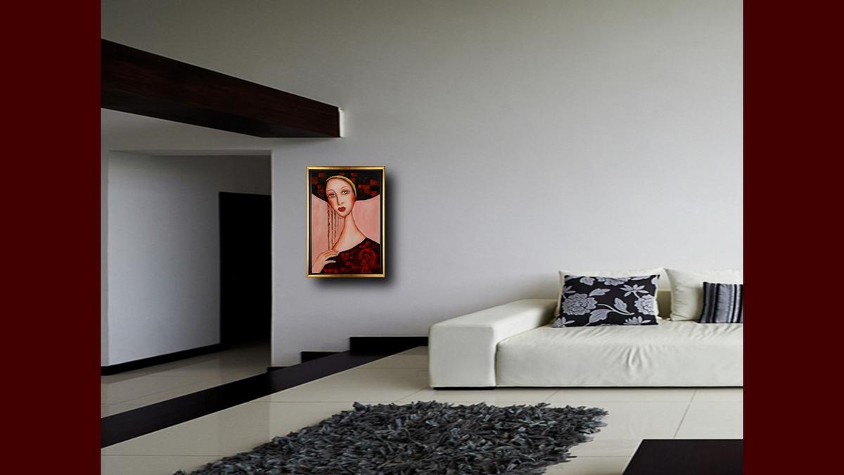 Handgemaltes Ölbild Dame mit gelbem Stirnband auf Leinwand, langes dunkles Haar, rosa Hintergrund, mit goldenem Rahmen – Beispiel im Raum