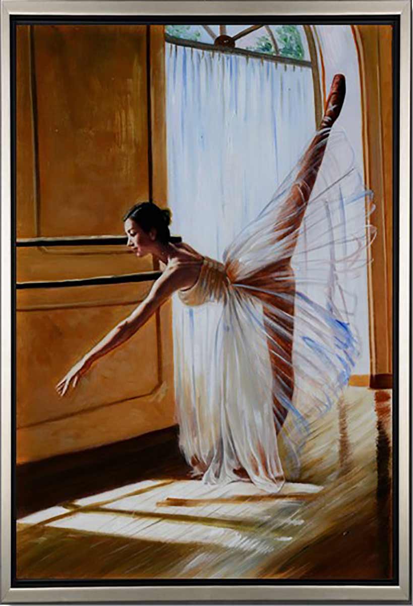 Handgemaltes Ölbild Ballerina am sonnigen Fenster auf Leinwand, warmes Licht, Honig- und Cremetöne, mit silbernem Rahmen