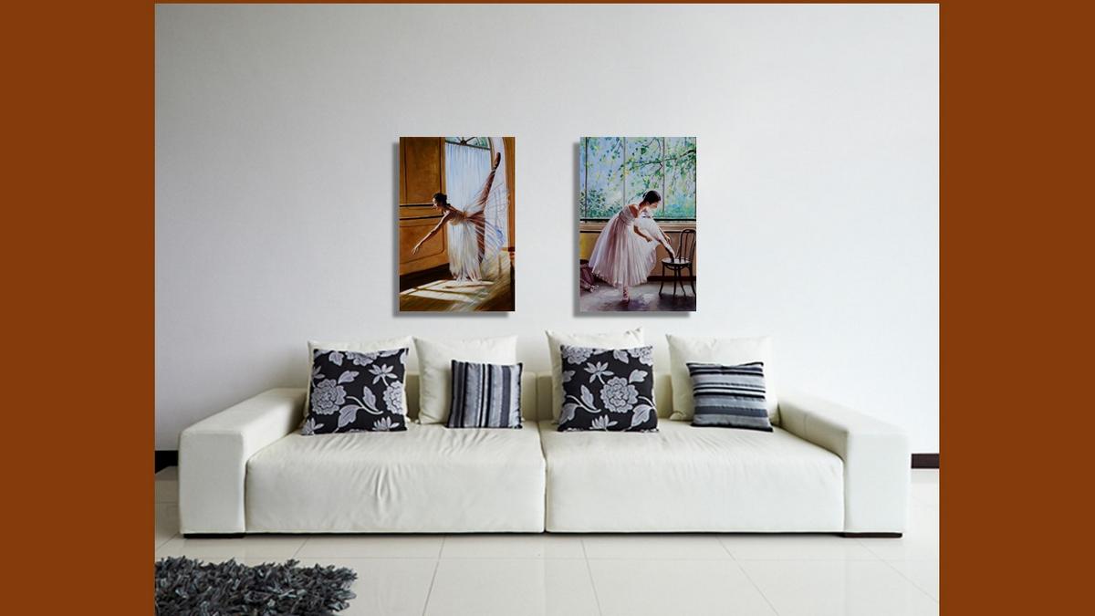 Handgemaltes Ölbild Ballerina mit Bugholzstuhl auf Leinwand, weisses Tutu, grüner Fensterblick – Beispiel im Raum