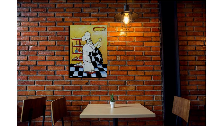 Handgemaltes Ölbild fröhlicher Koch mit Pizzateig auf Leinwand, gelber Hintergrund, Schachbrettboden – Beispiel im Raum