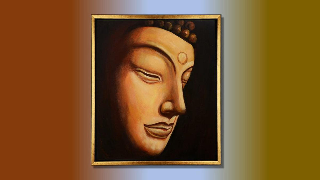 Handgemaltes Ölbild Buddha-Gesicht auf Leinwand, Nahaufnahme in Gold- und Ockertönen vor dunklem Hintergrund, mit goldenem Rahmen – Beispiel im Raum
