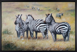 Handgemaltes Ölbild Zebraherde auf Leinwand, Zebras im goldgelben Savannengras, naturalistisch gemalt, mit schwarzem Rahmen