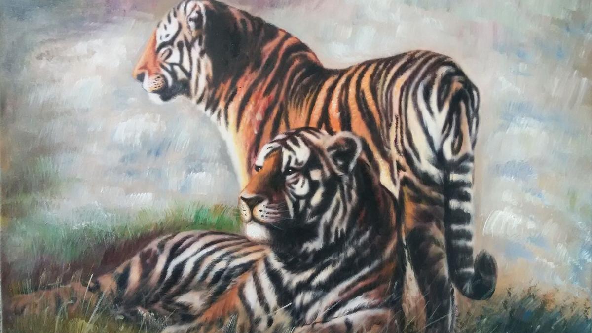 Handgemaltes Ölbild Tigerpaar auf Leinwand, stehender und liegender Tiger im Gras vor hellem Hintergrund – Detailansicht