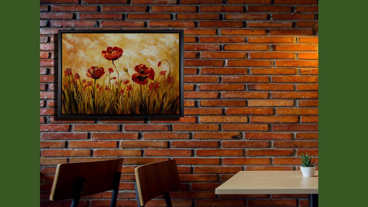 Handgemaltes Ölbild rote Mohnblumen in hohem Gras auf Leinwand, goldenes Licht in Ocker und Honiggelb, mit schwarzem Rahmen – Beispiel im Raum