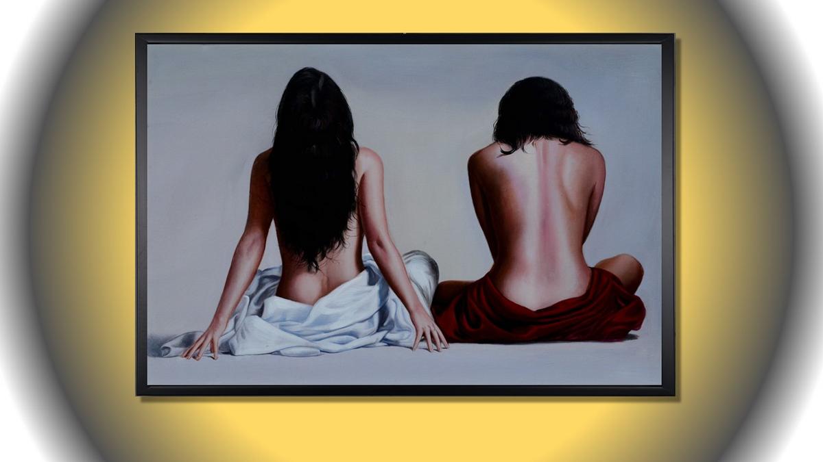 Handgemaltes Ölbild zwei Frauen in Rückenansicht auf Leinwand, weisses und rotes Tuch vor Hellgrau, mit schwarzem Rahmen – Beispiel im Raum