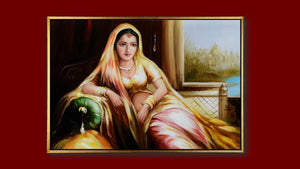Handgemaltes Ölbild indische Maharani auf Leinwand, Frau im goldgelben Sari in Safran-, Rosa- und Goldtönen, mit goldenem Rahmen – Beispiel im Raum