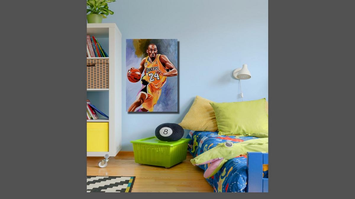 Handgemaltes Ölbild Basketballspieler auf Leinwand, Spieler im gelben Trikot vor blauem Hintergrund – Beispiel im Raum