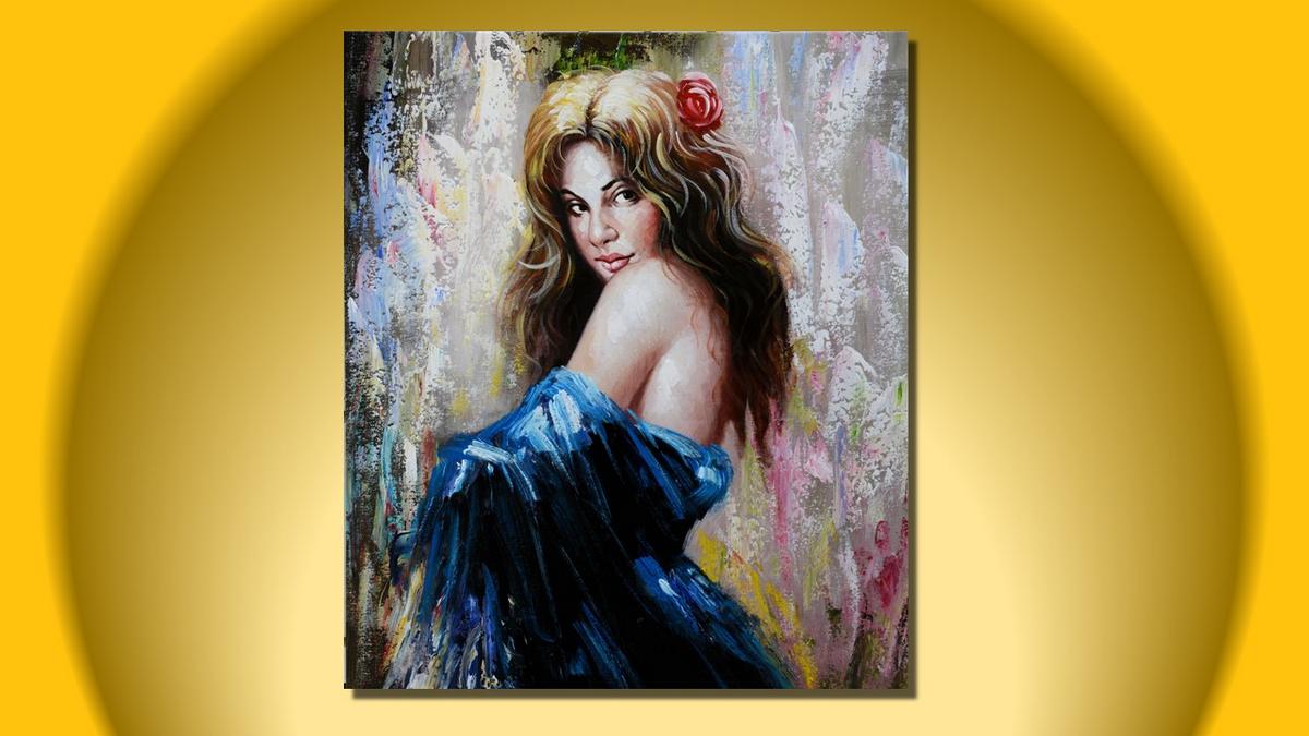 Handgemaltes Ölbild Frau mit Rose im Haar auf Leinwand, blaues Kleid in Spachteltechnik, helle Pastelltöne – Beispiel im Raum