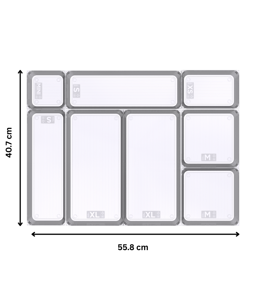 Das BNB x VCN Schubladen Organizer - Set KLAR - HOCH (8-Teilig) besteht aus acht klaren, rechteckigen Aufbewahrungsbehältern, die für eine einfache Schubladenorganisation nach Größe beschriftet sind und in einem Raster von 40,7 cm Höhe und 55,8 cm Breite angeordnet sind.