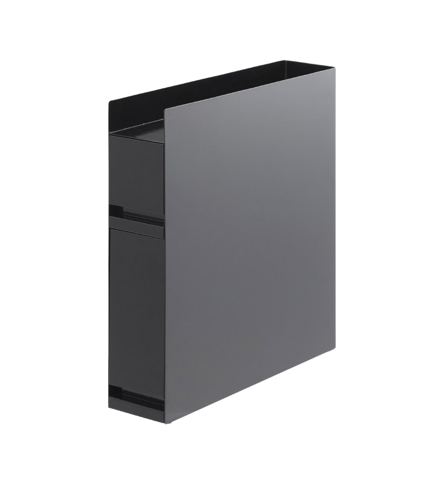 Das YAMAZAKI TOWER Gewürzregal 2-stöckig in Schwarz zeichnet sich durch ein schlankes, minimalistisches Design mit klaren Linien und einer magnetischen Oberfläche aus, die elegant aufrecht vor einem weißen Hintergrund steht.