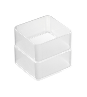 Zwei transparente, rechteckige TOWER Schubladen Organizer Weiss S von YAMAZAKI (Set 2 Stk.) sind übereinander auf weißem Hintergrund gestapelt - ideal, um Schubladen ordentlich zu organisieren.