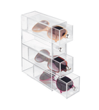 Der iDesign DRAWER - Schubladen-Turm KLAR 4 Fächer - Schmal aus klarem Acryl präsentiert übersichtlich vier Sonnenbrillen mit unterschiedlich farbigen Rahmen auf weißem Hintergrund - perfekt stapelbar und platzsparend.