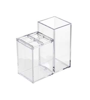 Der iDesign CLARITY - Kosmetik Organizer KLAR II ist ein klarer Acryl-Organizer mit zwei rechteckigen Fächern in unterschiedlichen Höhen, eines davon mit geteiltem Deckel - ideal für Bad Aufbewahrung oder als Zahnbürstenhalter - auf einem schlichten weißen Hintergrund.